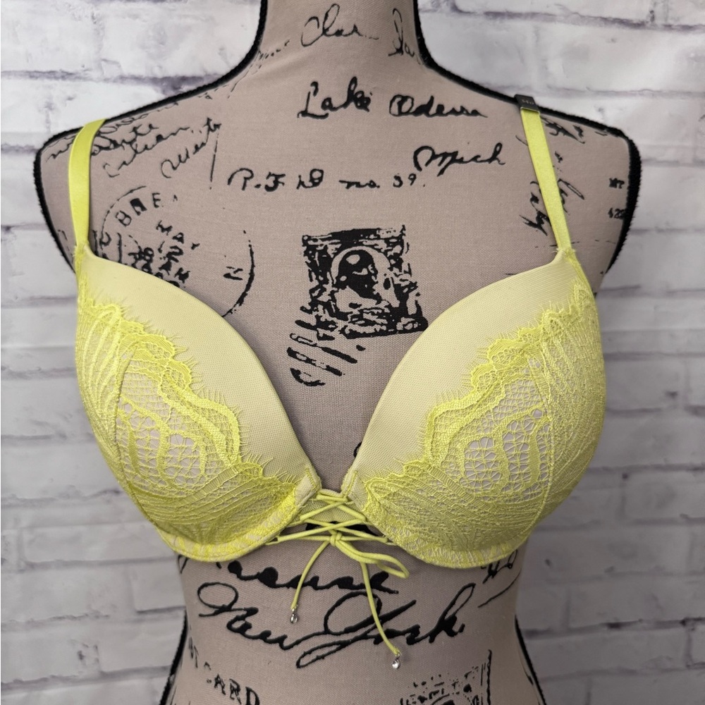 Victoria’s Secret Very Sexy Push Up Bra 34D Canary Yellow‎ Lace Up Padded New